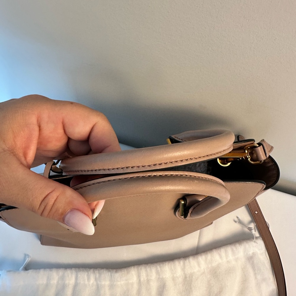 Authentic crossbody and double handle tote from Prada in a pinkish beige. - Picture 12 of 15